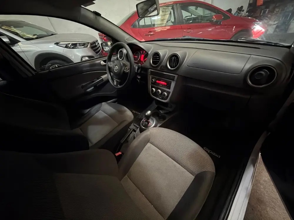 Volkswagen Voyage Confortline 1.6 Imotion Plus — foto 9